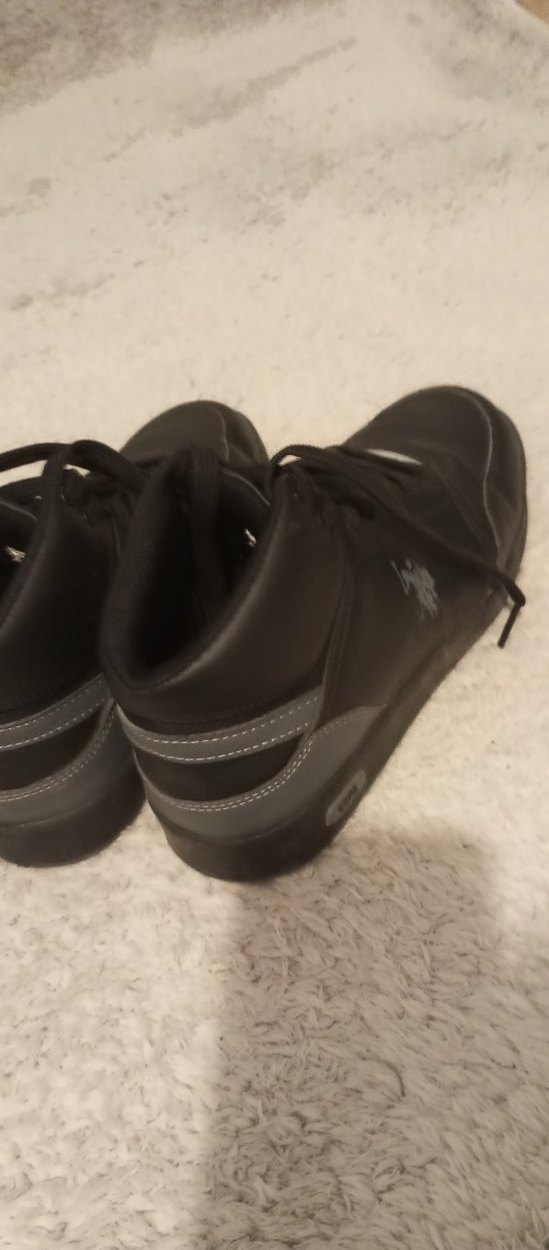 siyah spor ayakkabı tertemiz - Görsel 2