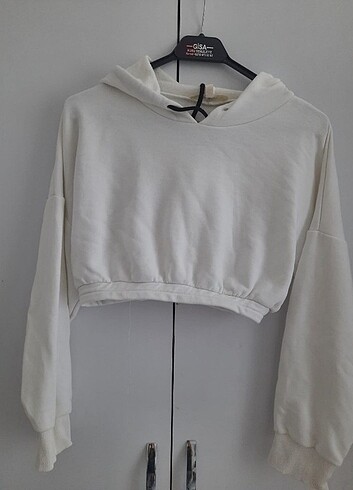 Crop beyaz kapşonlu sweatshirt 