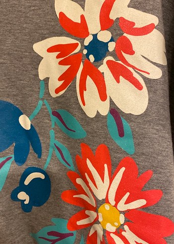 Gri Kapüşonlu Çiçek Baskılı çocuk pelerini - Görsel 2