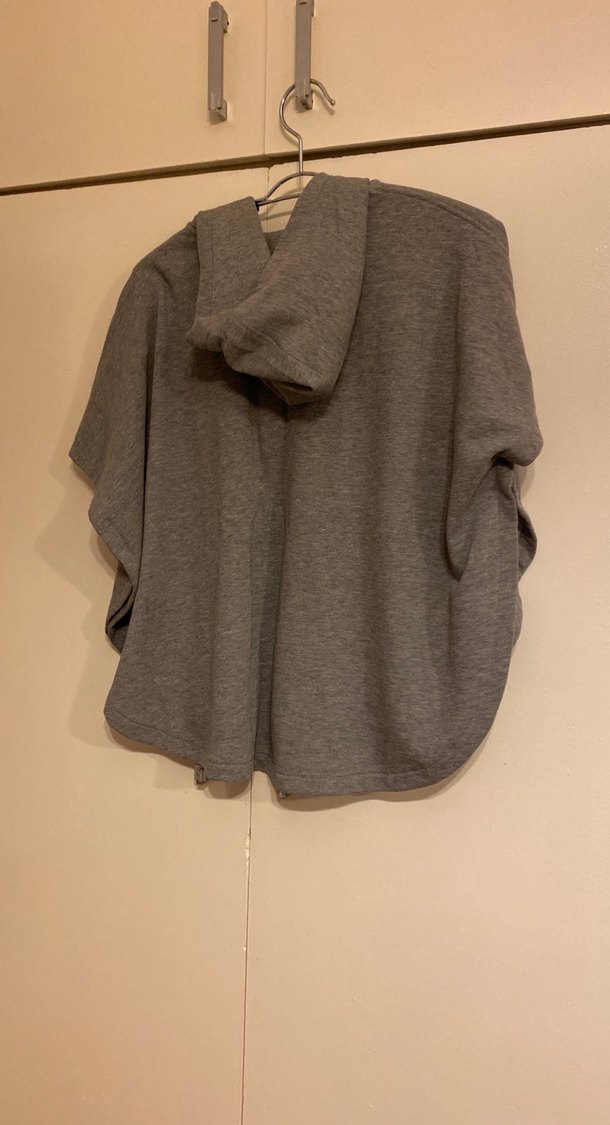 Gri Kapüşonlu Çiçek Baskılı çocuk pelerini - Görsel 4