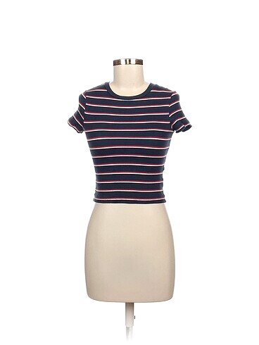 H&M T-shirt %70 İndirimli.