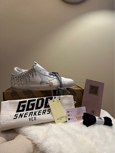 Golden Goose Halhal model