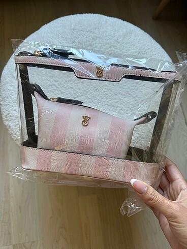 Victoria Secret makyaj çantası