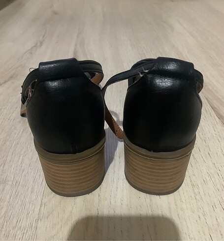 38 Beden DESA DERİ SANDALET