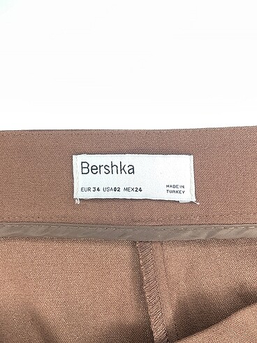 34 Beden kahverengi Renk Bershka Kumaş Pantolon %70 İndirimli.