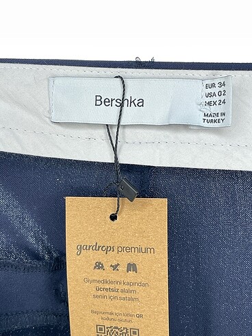 34 Beden lacivert Renk Bershka Kumaş Pantolon %70 İndirimli.