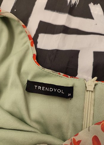 Renkli Çiçek Desenli Drapeli V Yaka Elbise - Görsel 3