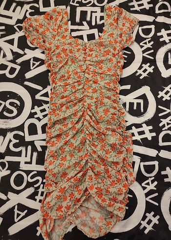 Renkli Çiçek Desenli Drapeli V Yaka Elbise - Görsel 2