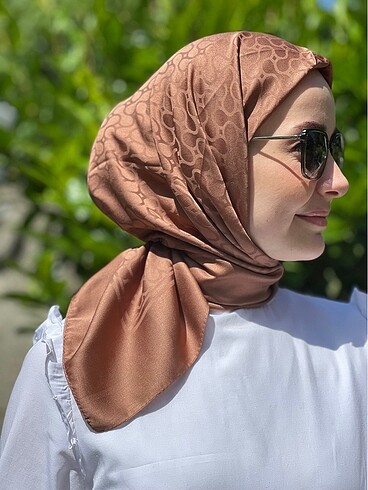 Jakar eşarp