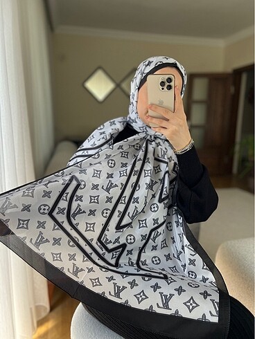 Louis Vuitton Vual ipek şal