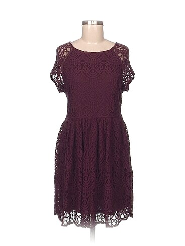 H&M Kısa Elbise %70 İndirimli.