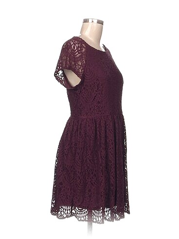 H&M H&M Kısa Elbise %70 İndirimli.