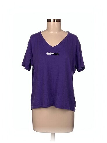 Diğer T-shirt %70 İndirimli.