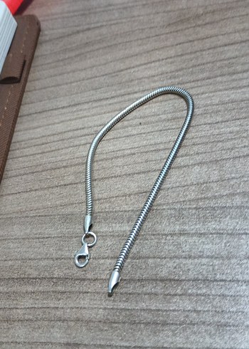 Gri Zincir Detaylı Minimalist Kadın Bileklik