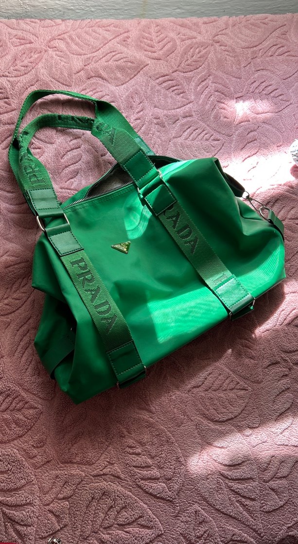 Yeşil Parlak Fermuarlı Kadın Çantası - Görsel 4