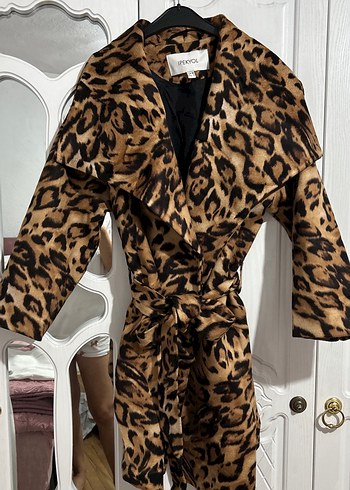 Leopar Desenli Kısa Kadın Kaban