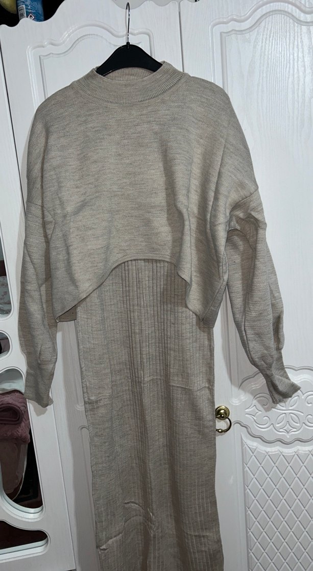 Bej Yüksek Yakalı Uzun Triko Elbise - Görsel 2