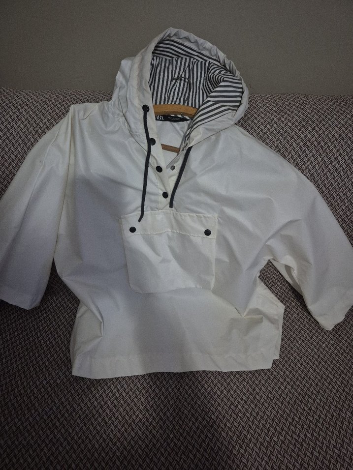 Kapüşonlu Beyaz Kadın Yağmurluk - Görsel 2