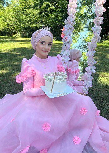 Pembe Uzun Kollu Çiçekli Tesettür Abiye - Görsel 3