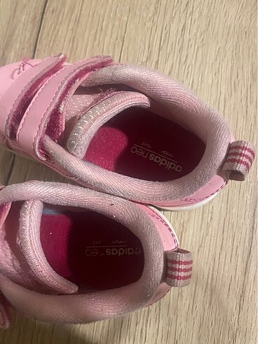 26 Beden pembe Renk Adidas ayakkabı