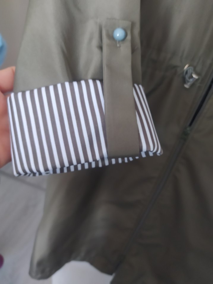 Kapüşonlu Rahat yağmurluk - Görsel 4