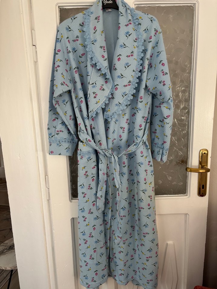 Mavi Çiçek Desenli Uzun Kadın Sabahlık - Görsel 3