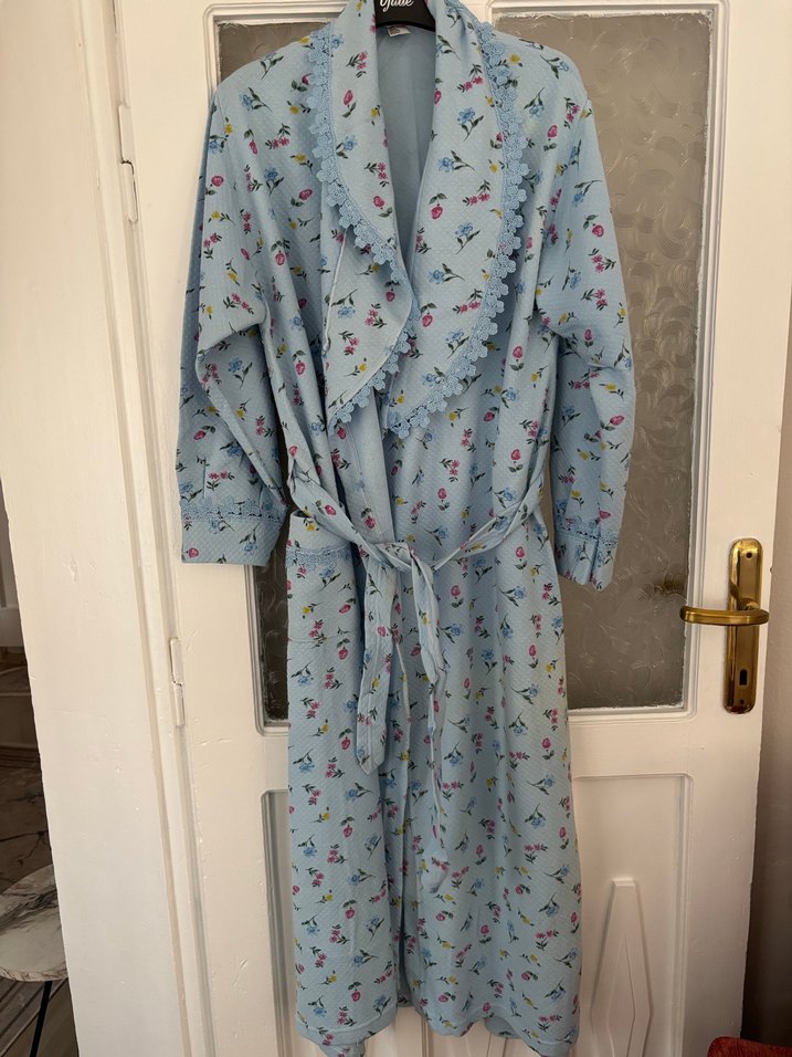 Mavi Çiçek Desenli Uzun Kadın Sabahlık - Görsel 2