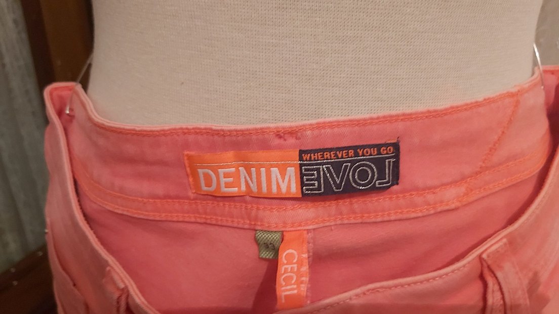 Pembe Düğmeli Bol Kesim Midi Denim Pantolon - Görsel 4