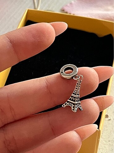 pandora paris eiffel charm