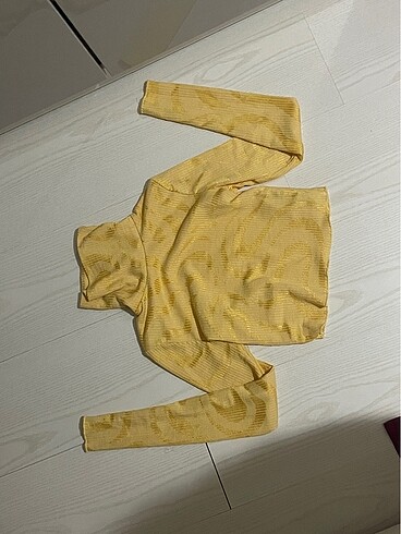 Balıkçı Yaka Sarı Crop Bershka