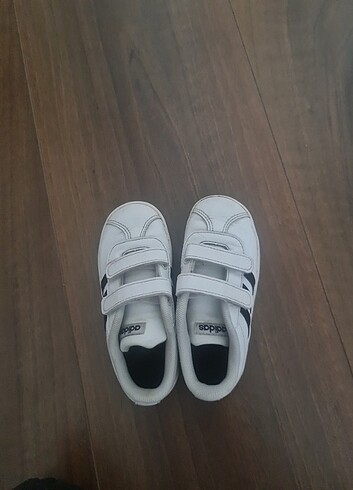 26 Beden beyaz Renk Adidas ayakkabı 