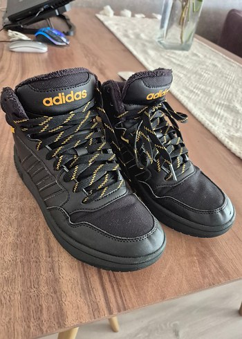 Adidas ici tüylü Bot
