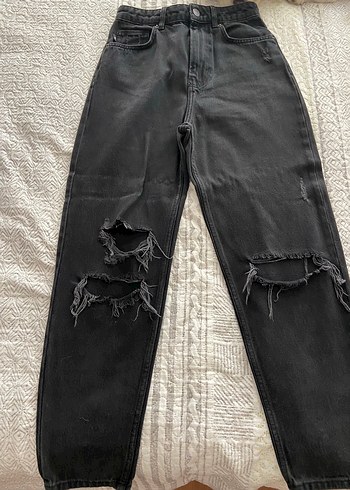 Siyah Yırtık Detaylı Kot Pantolon