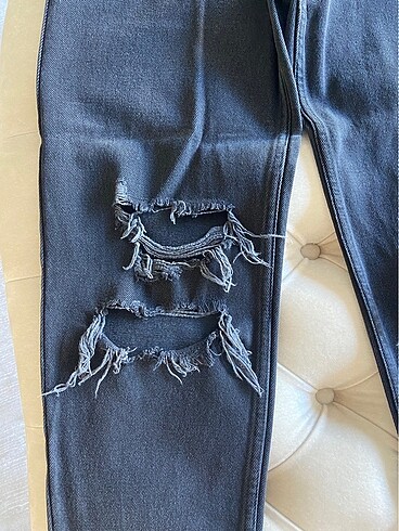 Bershka yırtık kot