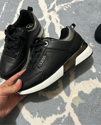 Guess marka siyah spor ayakkabı
