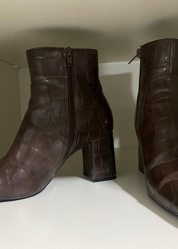 Kahverengi Deri Yılan Desenli Topuklu Bot - Görsel 2