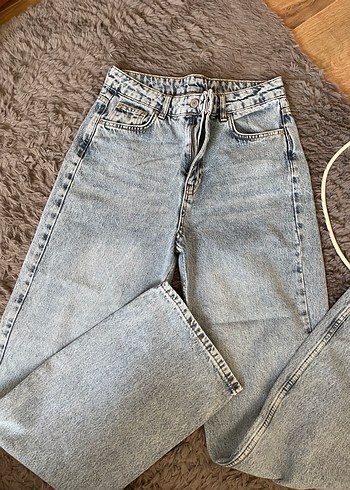 Düğmeli Geniş Kesim Kot Pantolon