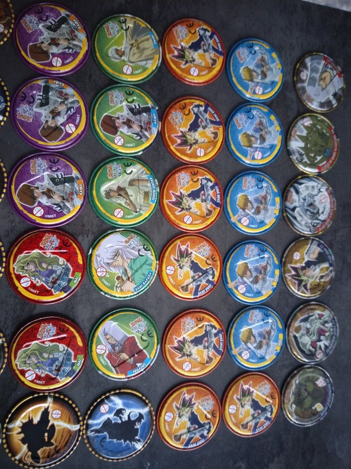 Çeşitli Renklerde Kart Oyunları - Görsel 5