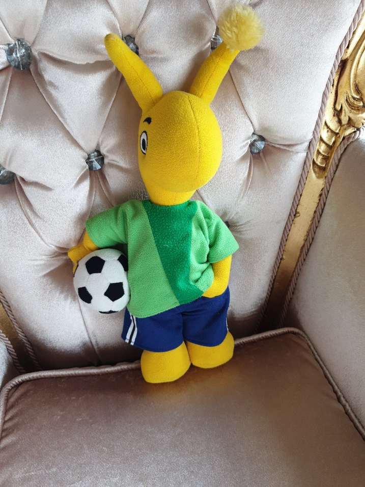 Sarı Renkli Futbol Temalı Peluş Oyuncak - Görsel 2