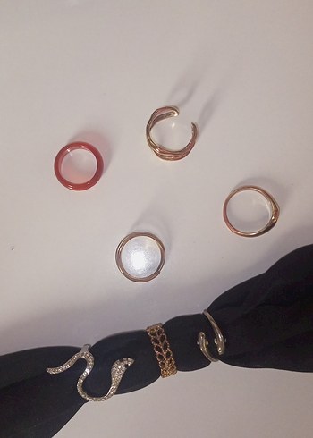 Altın Renkli Yılan Desenli Minimalist Kadın Yüzük