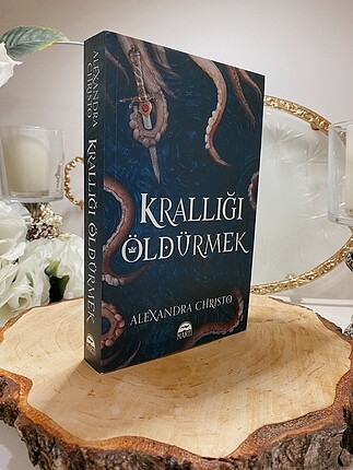 Krallığı Öldürmek / Martı Yayınları -Alexandra Christo