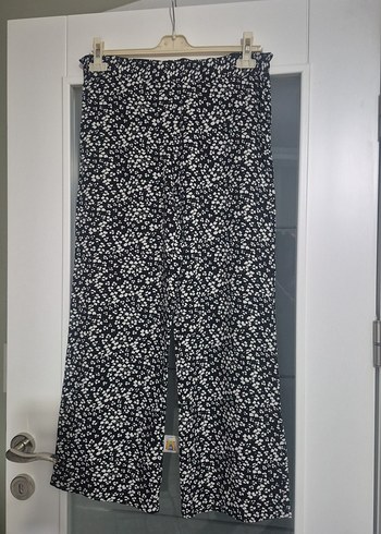 Kadın Siyah Çiçek Desenli Rahat Pantolon - Görsel 3