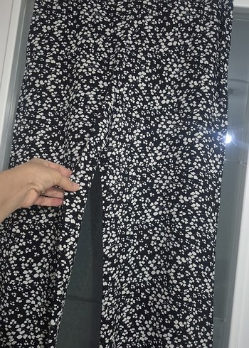 Kadın Siyah Çiçek Desenli Rahat Pantolon - Görsel 2