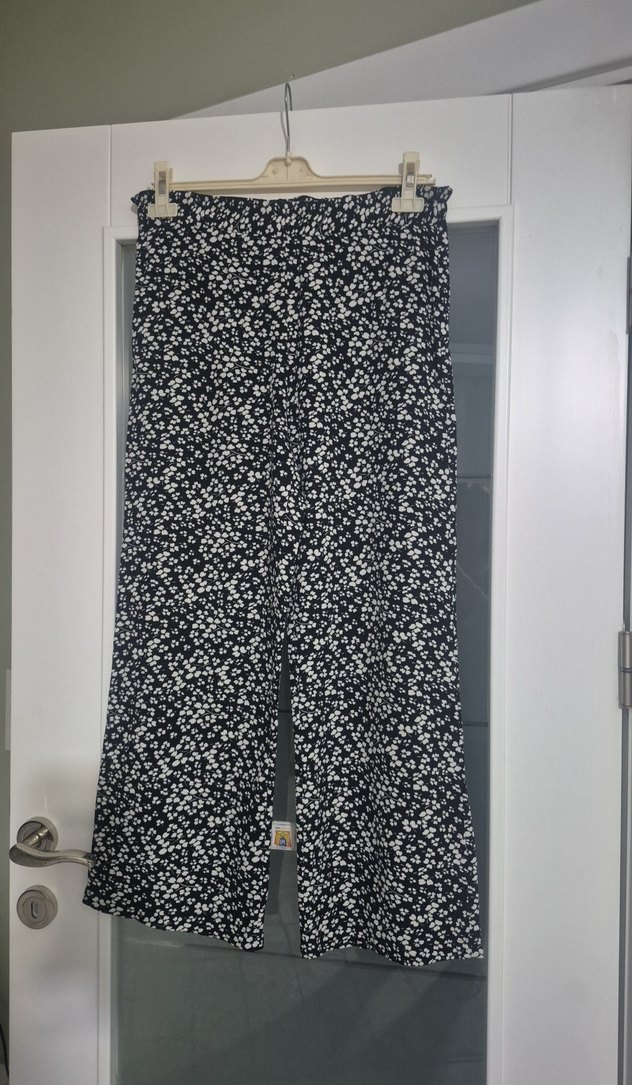 Kadın Siyah Çiçek Desenli Rahat Pantolon - Görsel 3