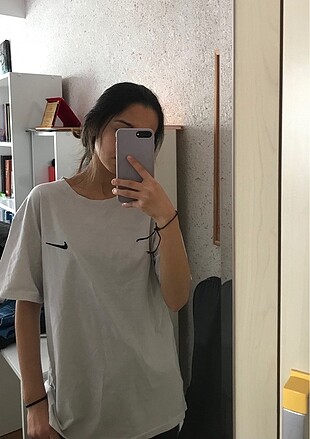 Beyaz nike desenli tişört