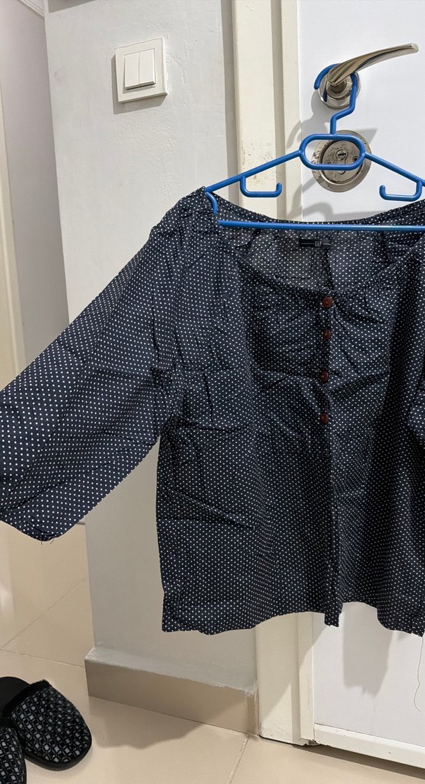 Düğmeli Lacivert Hamile Bluzu - Görsel 3