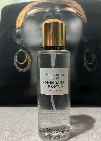 Victoria's Secret Nar ve Lotus Kadın Parfümü