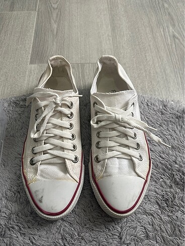 Beyaz converse