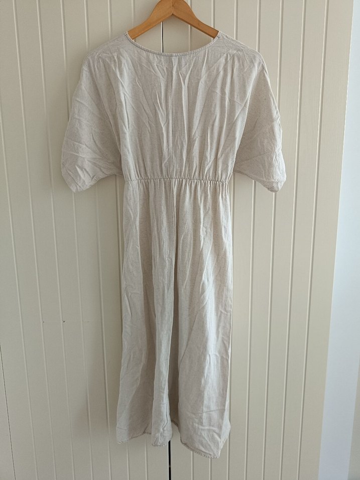 Kruvaze Yaka Bej Renkli Keten Elbise - Görsel 5