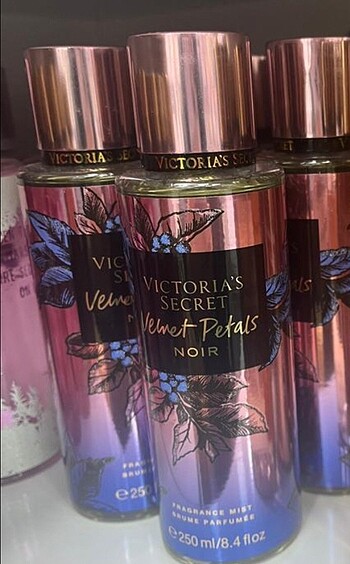 Victoria Secret Velvet Petals Noir